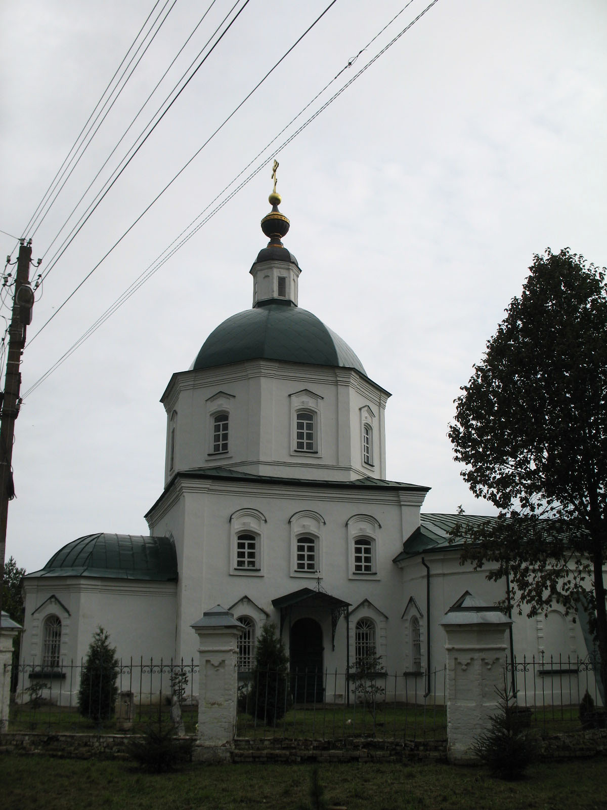 Крестовоздвиженский храм в деревне Марчуги - охранная табличка